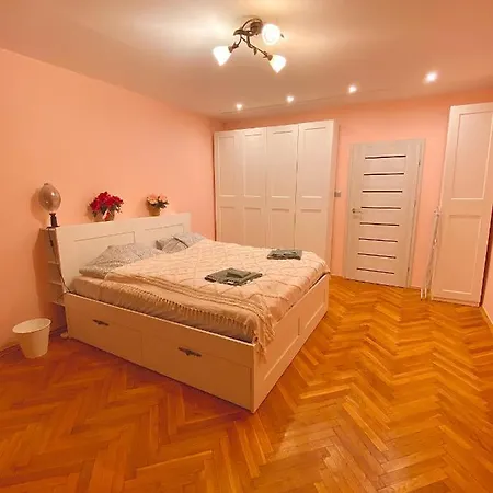 Entire In A Super Location - Cheap Monthly Rate * Krakow