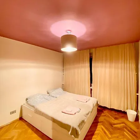Entire In A Super Location - Cheap Monthly Rate דירה *